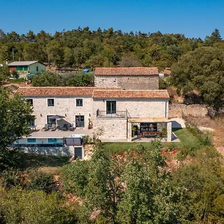 Villa La Vinella With Heated Pool Buje