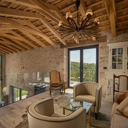 La Vinella With Heated Pool